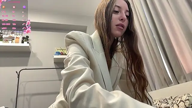 Snapshot of selena_favn chatting on 06.26.26 selena favn online show from 06.26.26