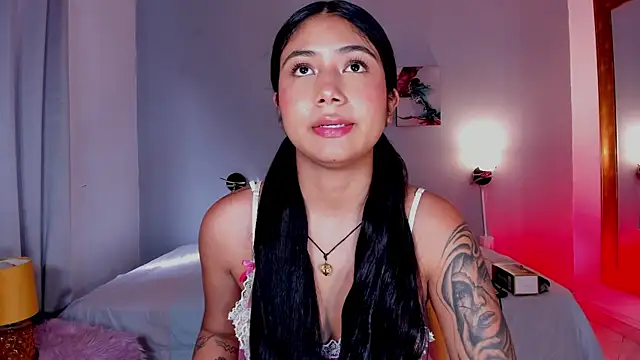 Snapshot of KimTaylorW chatting on 06.15.26 KimTaylorW online show from 06.15.26