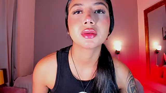 Snapshot of KimTaylorW chatting on 07.04.26 KimTaylorW online show from 07.04.26