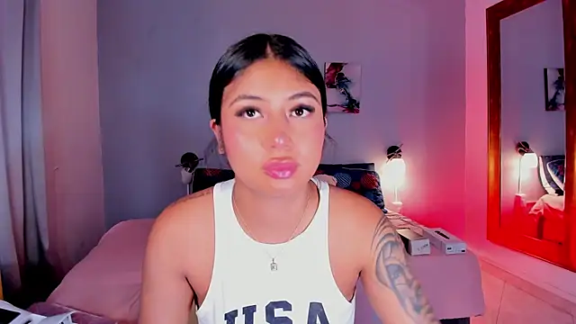 Snapshot of KimTaylorW chatting on 07.17.26 KimTaylorW online show from 07.17.26