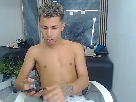 Hollmanhot online show from 04.07.26