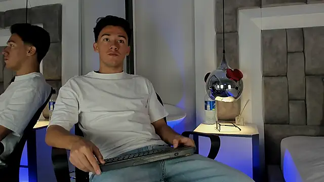 Snapshot of Austin_Reedss chatting on 03.04.26 Austin Reedss online show from 03.04.26