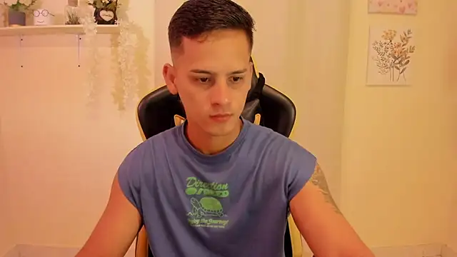 Snapshot of sexy_andres01 chatting on 02.27.26 sexy andres01 online show from 02.27.26