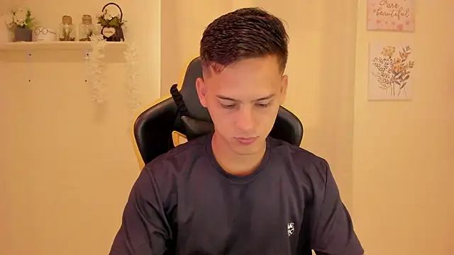 Snapshot of sexy_andres01 chatting on 03.07.26 sexy andres01 online show from 03.07.26