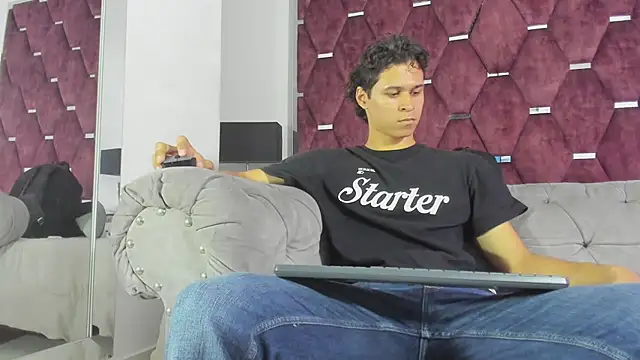 Snapshot of TonyBenedetti chatting on 07.04.26 TonyBenedetti online show from 07.04.26