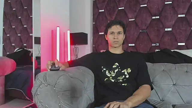 Snapshot of TonyBenedetti chatting on 07.29.26 TonyBenedetti online show from 07.29.26