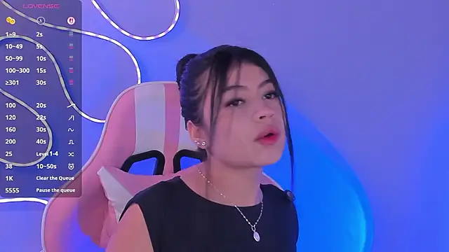 Snapshot of miacapone chatting on 03.04.26 miacapone online show from 03.04.26