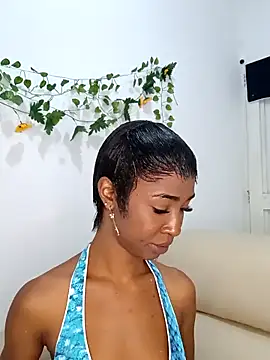 Snapshot of TinnaPeyton chatting on 04.28.26 TinnaPeyton online show from 04.28.26