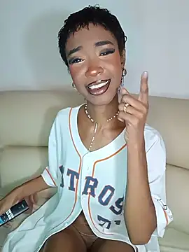 Snapshot of TinnaPeyton chatting on 06.07.26 TinnaPeyton online show from 06.07.26