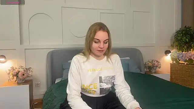 Glow Margo online show from 03.12.26