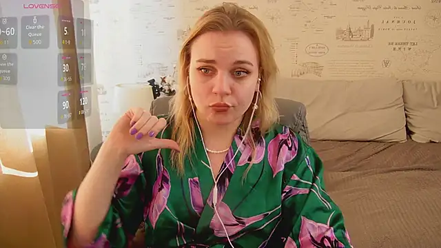 Snapshot of Glow_Margo chatting on 06.23.26 Glow Margo online show from 06.23.26