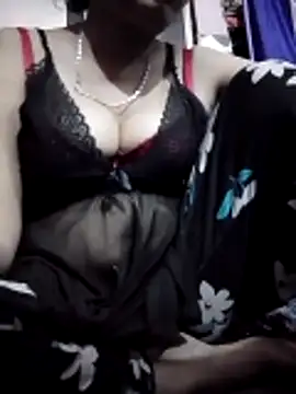 Snapshot of Hey__honey chatting on 05.11.26 Hey honey online show from 05.11.26