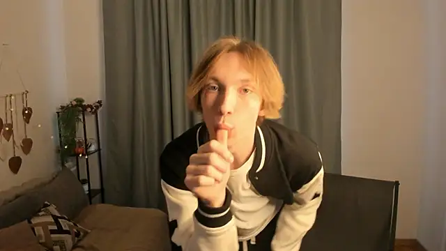 Snapshot of SilverFeral chatting on 03.03.26 SilverFeral online show from 03.03.26