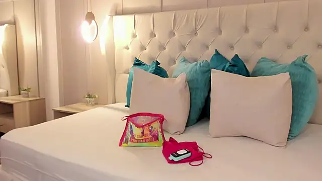 raquel mooon online show from 04.17.26