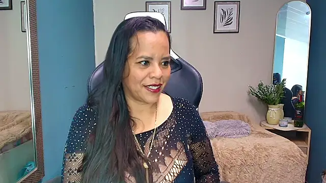 Snapshot of MaraSol chatting on 03.04.26 MaraSol online show from 03.04.26