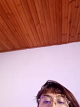 Snapshot of KarenT_xxx chatting on 03.04.26 KarenT xxx online show from 03.04.26