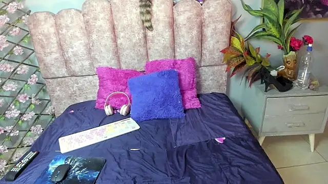 Snapshot of Miis_Beella chatting on 02.28.26 Miis Beella online show from 02.28.26