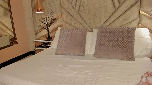 EmeelyMuller online show from 04.11.26