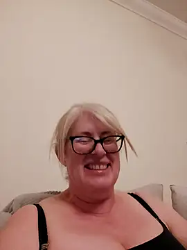 FlirtyFleur-x online show from 04.18.26