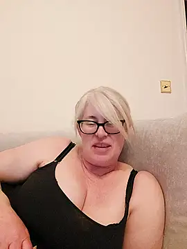 FlirtyFleur-x online show from 04.22.26