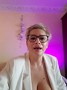 LunaBlaise online show from 03.12.26