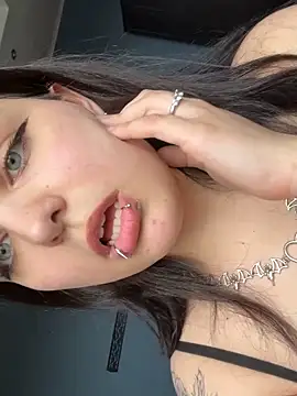 Snapshot of Emily_Chewits chatting on 03.04.26 Emily Chewits online show from 03.04.26