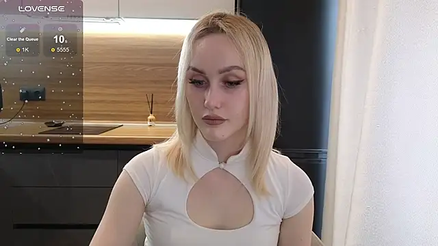 Snapshot of Bella_Villen chatting on 06.14.26 Bella Villen online show from 06.14.26