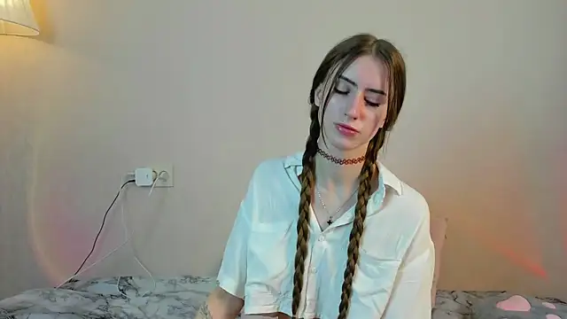 Snapshot of EllieRough chatting on 05.14.26 EllieRough online show from 05.14.26