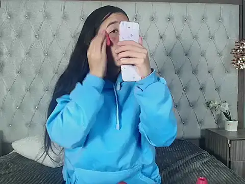 Snapshot of LilyRossi_ chatting on 04.17.26 LilyRossi online show from 04.17.26