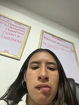 Snapshot of LilyRossi_ chatting on 05.13.26 LilyRossi online show from 05.13.26