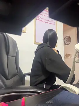 Snapshot of LilyRossi_ chatting on 05.25.26 LilyRossi online show from 05.25.26