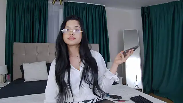 Snapshot of MissNaomiBelle chatting on 06.12.26 MissNaomiBelle online show from 06.12.26