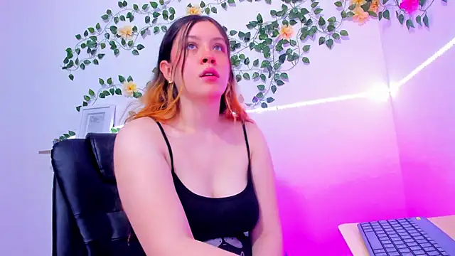 Snapshot of violeta_cutee chatting on 03.03.26 violeta cutee online show from 03.03.26