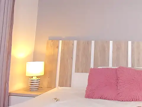 EmilySearss online show from 03.24.26