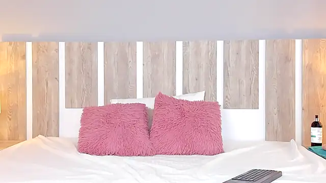 EmilySearss online show from 03.25.26