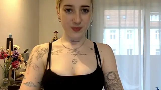 Snapshot of EmmyWet chatting on 06.19.26 EmmyWet online show from 06.19.26