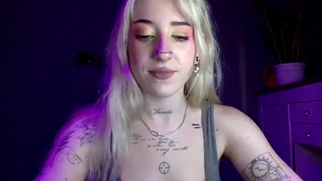 Snapshot of EmmyWet chatting on 06.22.26 EmmyWet online show from 06.22.26
