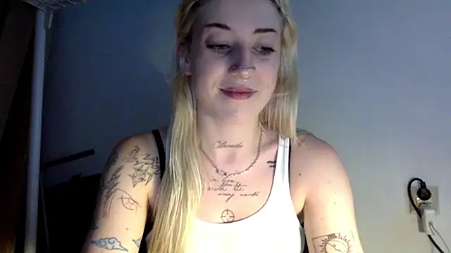 Snapshot of EmmyWet chatting on 06.23.26 EmmyWet online show from 06.23.26