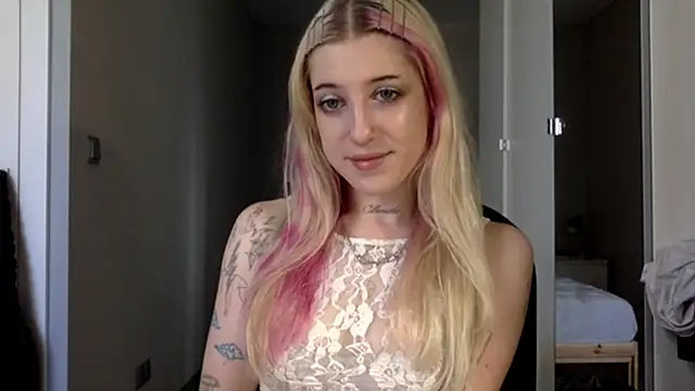 Snapshot of EmmyWet chatting on 07.11.26 EmmyWet online show from 07.11.26