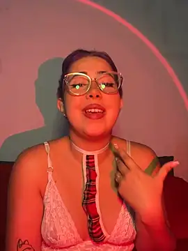 Snapshot of lorettaivonne chatting on 03.02.26 lorettaivonne online show from 03.02.26