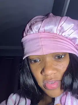 Snapshot of SweetBeauty4you chatting on 06.18.26 SweetBeauty4you online show from 06.18.26