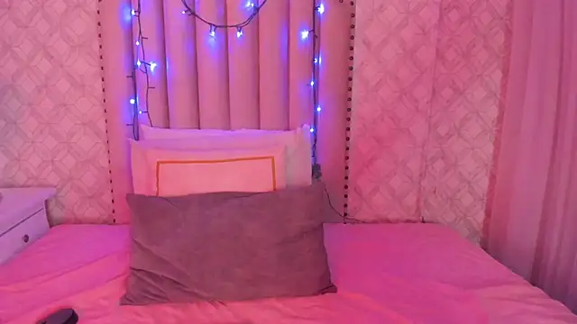 mika doll online show from 04.14.26