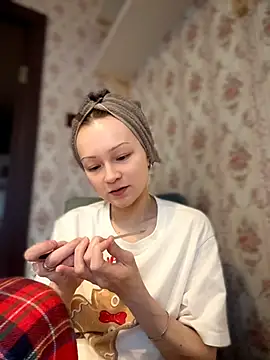 SadieSink  online show from 04.12.26