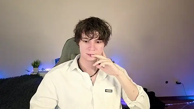 Snapshot of AnthonyCuutie chatting on 06.11.26 AnthonyCuutie online show from 06.11.26
