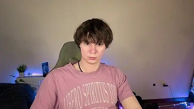 Snapshot of AnthonyCuutie chatting on 06.11.26 AnthonyCuutie online show from 06.11.26