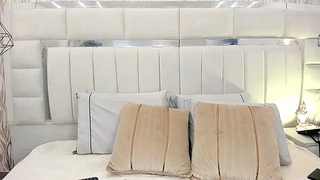 angueljonnes online show from 04.19.26