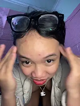 Snapshot of Leeeeiu chatting on 03.04.26 Leeeeiu online show from 03.04.26