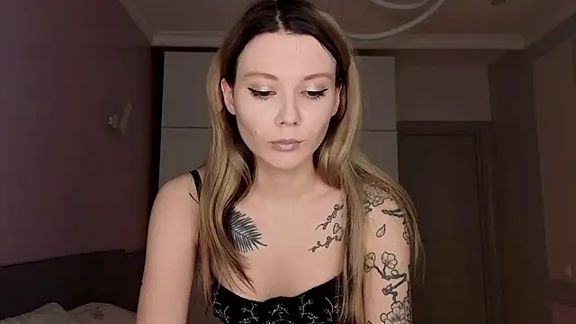 AliceTease online show from 03.20.26