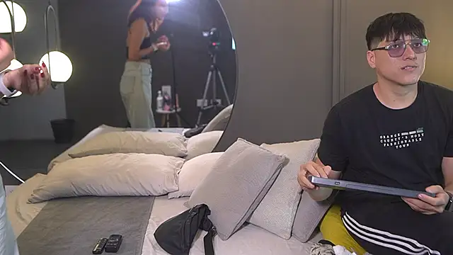 Mia and Belmonth online show from 03.27.26