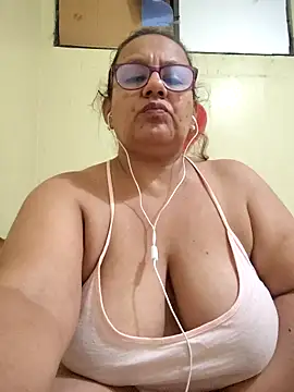 Roxy 77 online show from 02.28.26